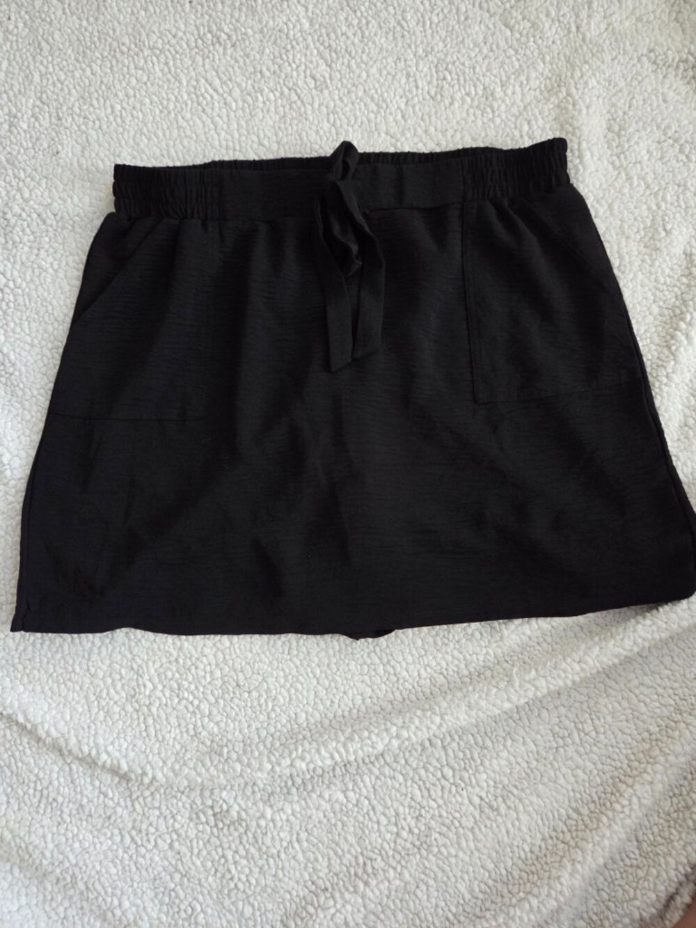 Black Pull-On Casual Shorts with Elastic Waist & Pockets